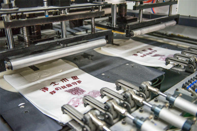 生產(chǎn)環(huán)保塑料袋需要哪些生產(chǎn)設(shè)備